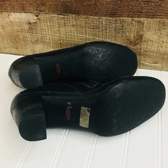 Clark Leather Ankle Bootie - Picture 5 of 6